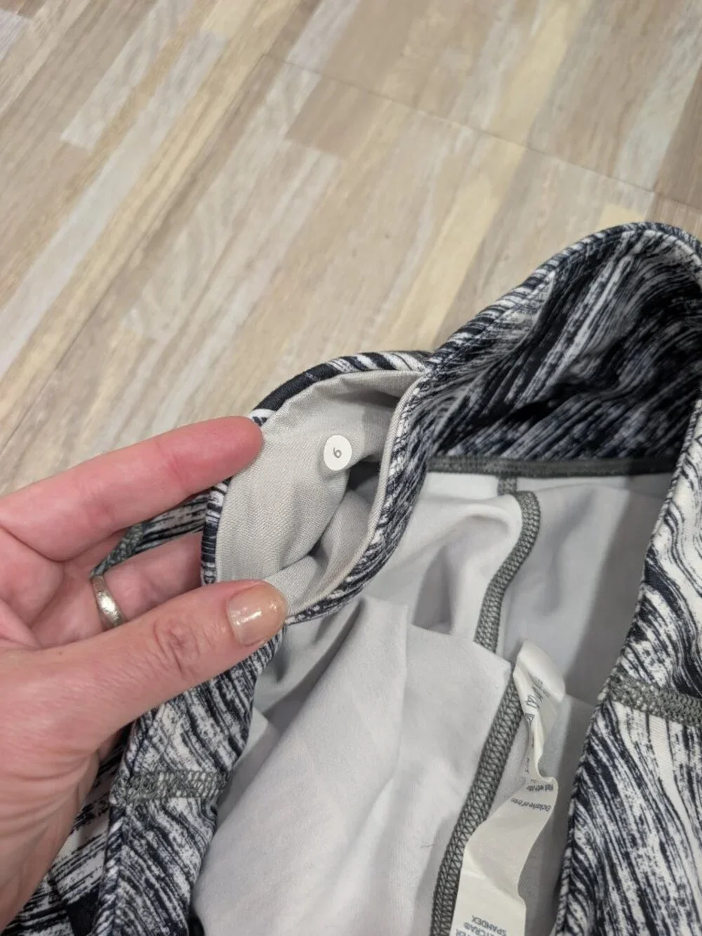 Lululemon Women's Wunder Under Crop II Black & White Athletic Leggings Size 6